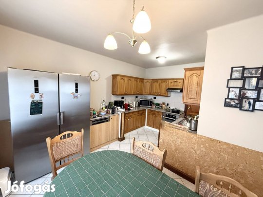 Kertvárosi családi ház különálló, fűthető műhellyel Debrecenben!