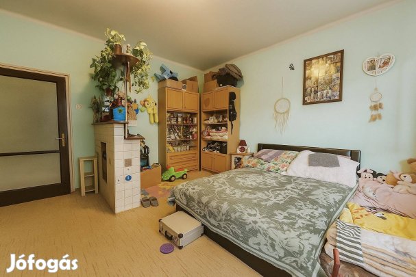 Kertvárosi nyugalom erkéllyel ideális otthon Tatabányán!