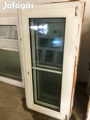 Keskeny, magasabb ablakok