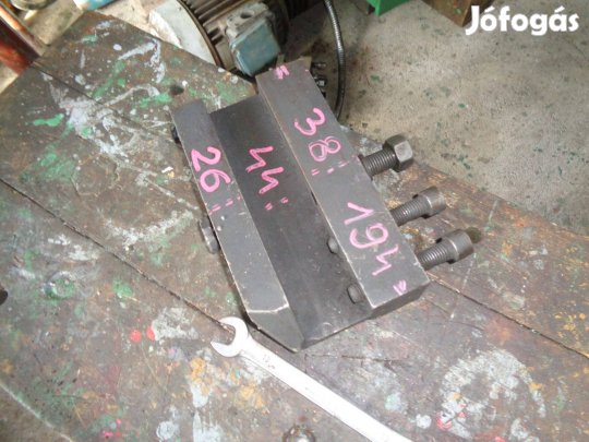 Késtartó kiegészítő eszterga hátsó késtartó