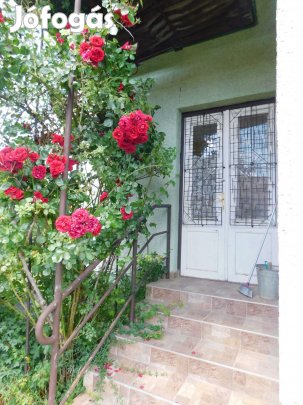 Keszthelyen felújítandó családi ház eladó