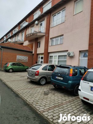 Keszthelyen üzlethelyiség kiadó