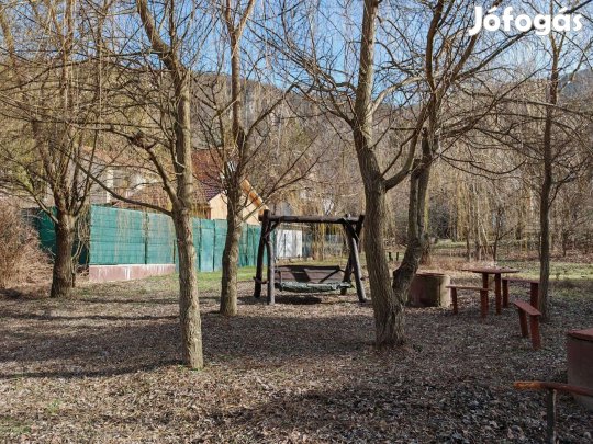 Kesztölc Klastrompusztán 939 m2 telek eladó üdülőövezetben