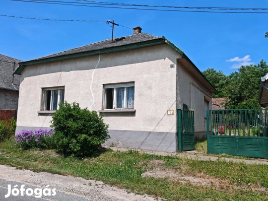 Kesztölcön 4 szoba, 120 m2 felújítandó lakóház eladó