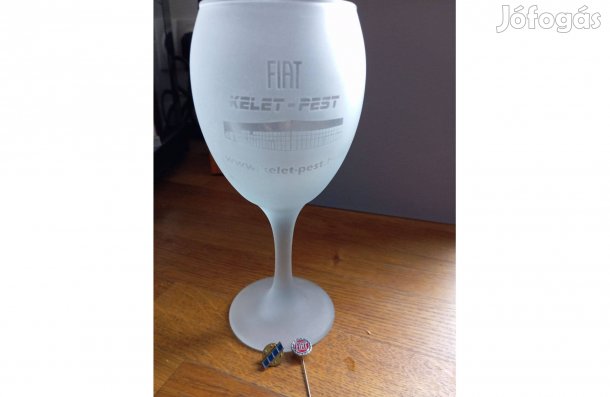 Két Fiat jelvény + Fiat talpas pohár