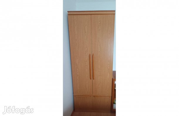 Két ajtós szekrény