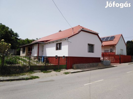 Két családiház egyben eladó Pogányban