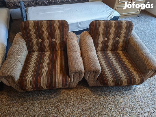 Két darab barna retró fotel