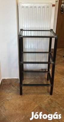 Két db Üveglapos masszív polc eladó Budán! 