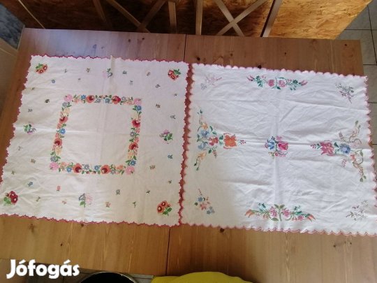 Két db hímzett terítő hagyatékból eladó!