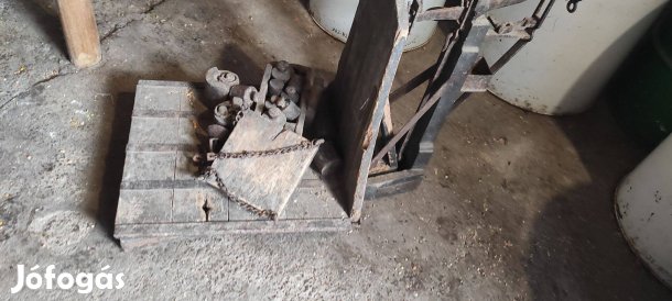 Két db mázsa eladó