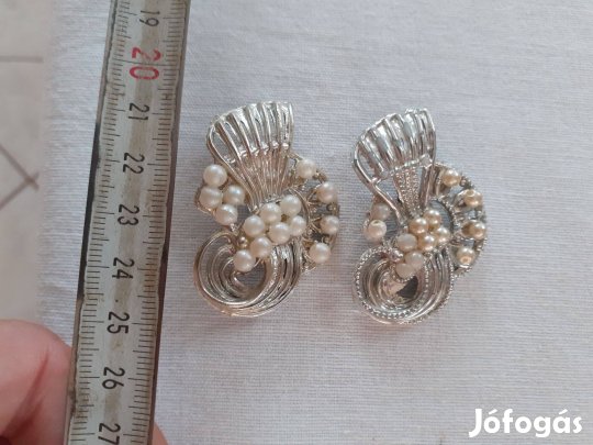 Két egyforma nagyobb kitűző bross tekla gyöngyökkel 4cm