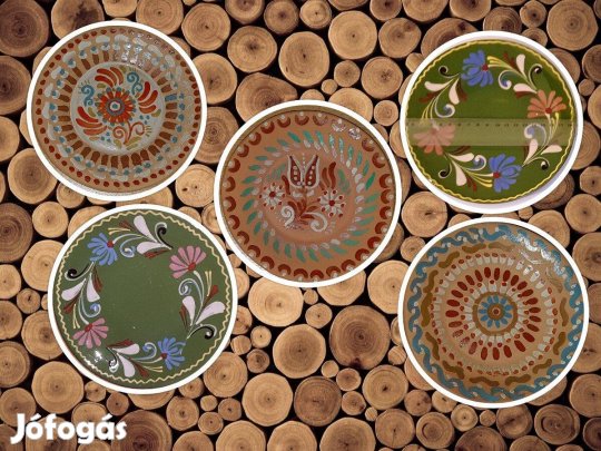 Két egyforma zöld +3 különböző barna népi tányér együtt eladó
