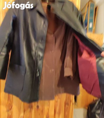 Két fél kabát. M .