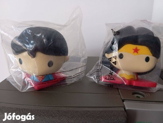 Két gumi figura (Superman és Supergirl)
