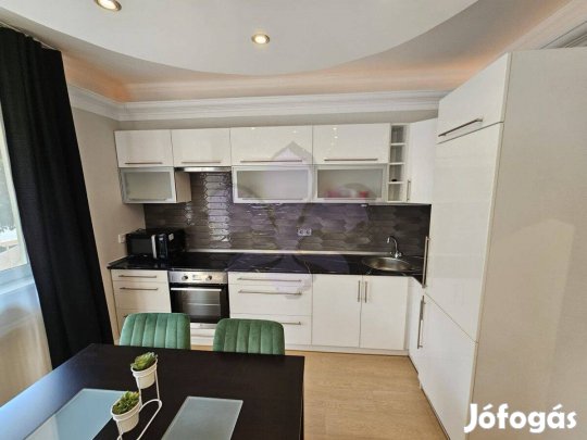 Két háló, nappalis lakás kiadó a Böszörményi úton