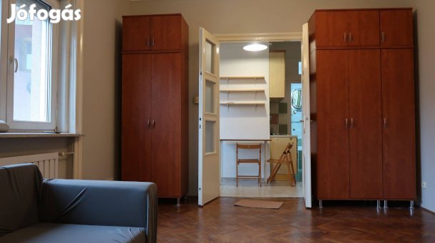 Két külön nyíló szoba, klímás, jó közlekedéssel, XIV. költözhezhető!