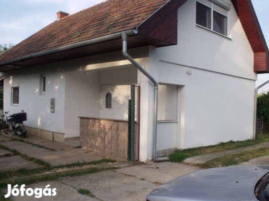 Két különálló lakóház + gazdasági épületek, + 6000 nm terület