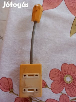 Két különböző antenna csatlakozó régebbi tipus