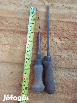 Két különböző antik fa nyelű kézi reszelő asztalos szerszám