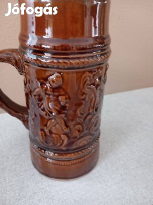 Két különböző dombor mintás kerámia sörös korsó Csehszlovák