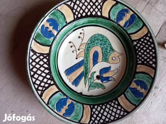 Két különböző kerámia fali tányér átm 20cm
