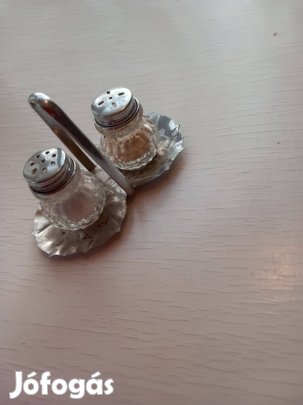 Két különböző régi mini só és bors tartó szóró