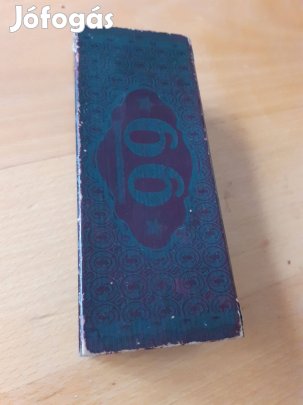 Két különböző régi papír dobozka egybe a kettő