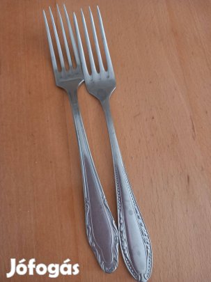 Két különböző régi villa pótláshoz