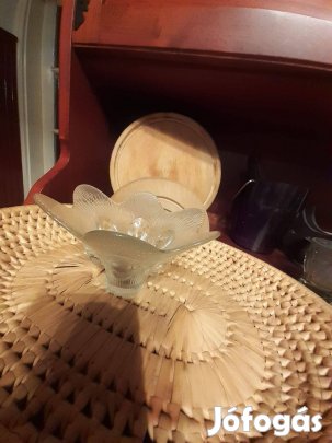 Két különböző üveg kehely cukorka tartó