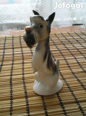 Két lábon álló porcelán kutya Foreign
