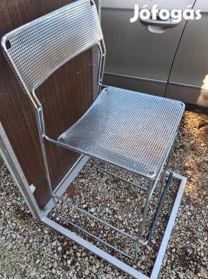Két magas fémszék-bárszék eladó