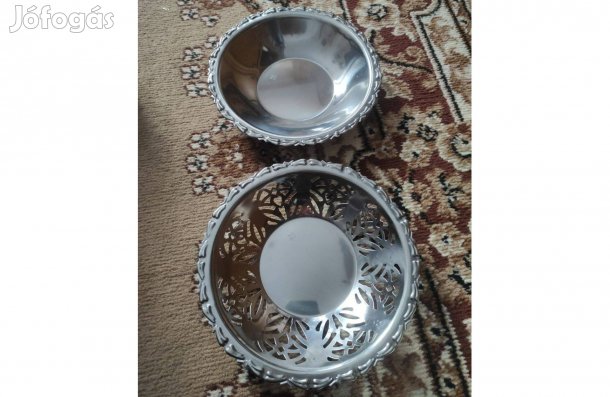 Két nagyon szép fémtál 15 cm átmérő, újszerű