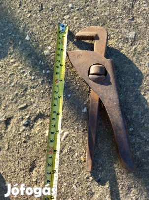 Két némileg különböző kézi vas csőfogó állítható