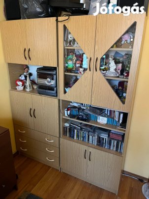 Két polcos, fiókos, vitrines szekrény 73*35*181 méretben eladó