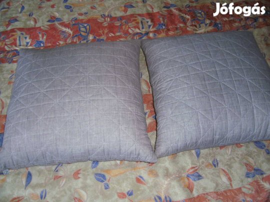 Két steppelt párna töltve
