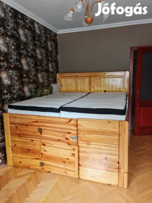 Két személyes gyermekágy beépített játszóházzal, játék tároló al