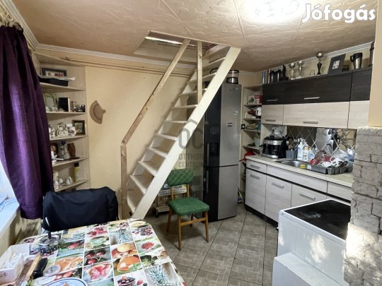 Két szobás családi ház eladó a Bayk András kertben