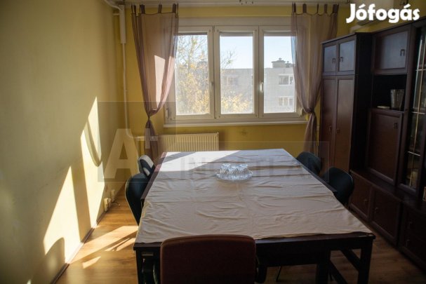 Két szobás lakás, jó helyen!