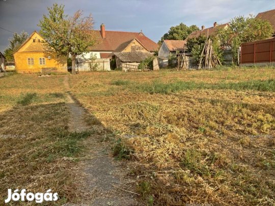 Két utcai bejáratú telek Baja, Szentjános városrészben