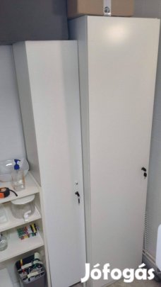Két zárható szekrény