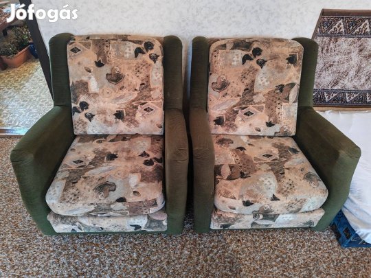 Két zöld fotel