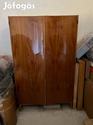 Kétajtós szekrény