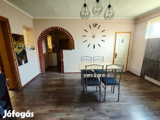 Kétegyházai 95 nm-es ház eladó