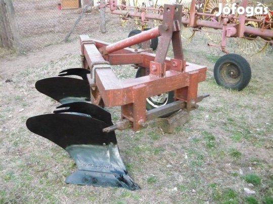 Kétfejes eke eladó
