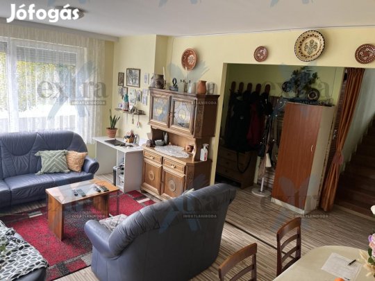 Kétgenerációs, felújított családi ház Szőregen...