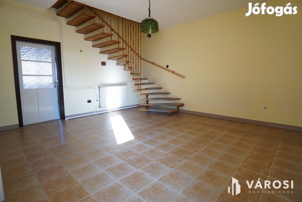 Kétgenerációs, folyamatosan karbantartott családi ház!