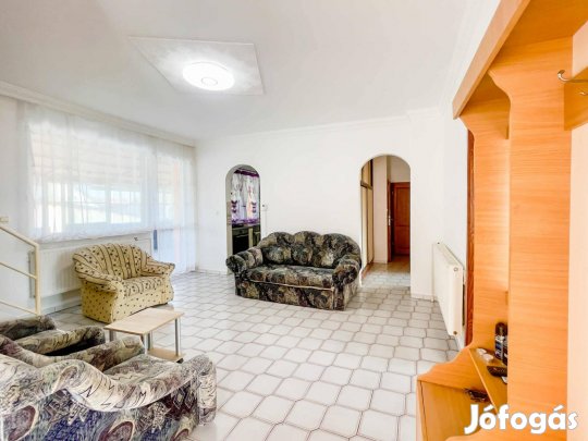 Kétgenerációs álomotthon hatalmas telekkel Máriakálnokon !