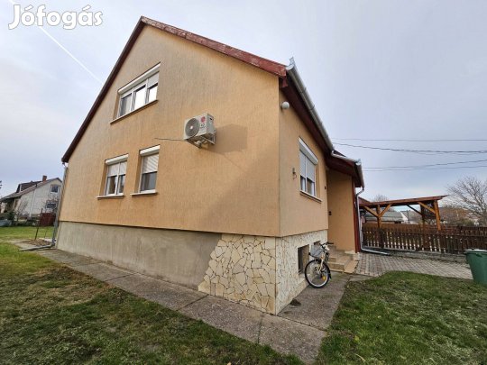 Kétgenerációs családi ház Kalocsán