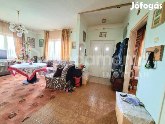 Kétgenerációs családi ház eladó Farmoson